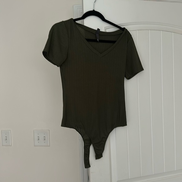 Francesca’s Green Body Suit 
Size Large 
Color Green - Picture 1 of 1